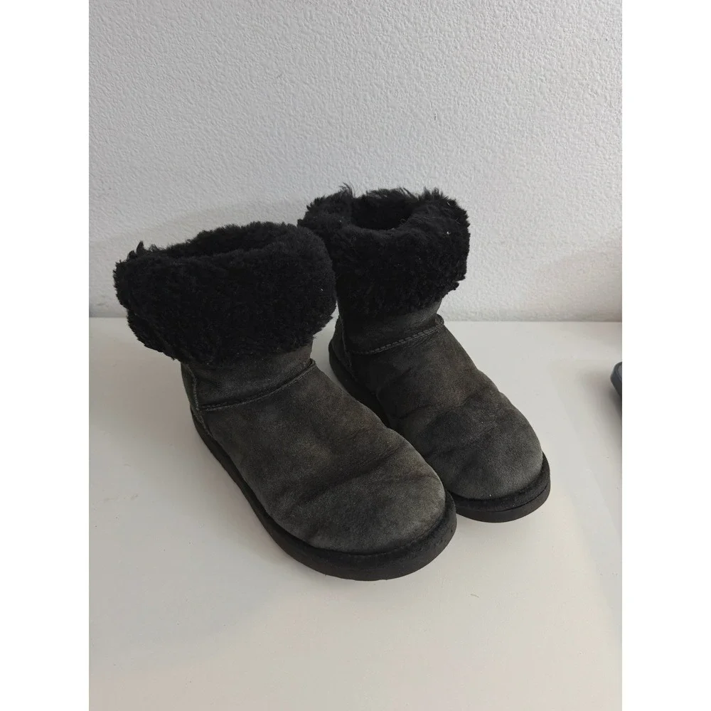 UGG Australia Classic Short 5825 Black Suede Shearling Boots Womens 8